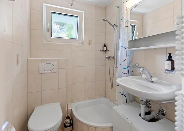 Zermatt, 4 Pers, 3 Lits - Balcon Avec Vue Et Petit Jardin