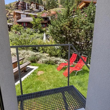 Zermatt, 4 Pers, 3 Lits - Balcon Avec Vue Et Petit Jardin アパート